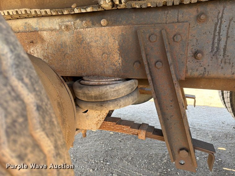 image for item FK0151 1988 Mack RW713 flatbed truck