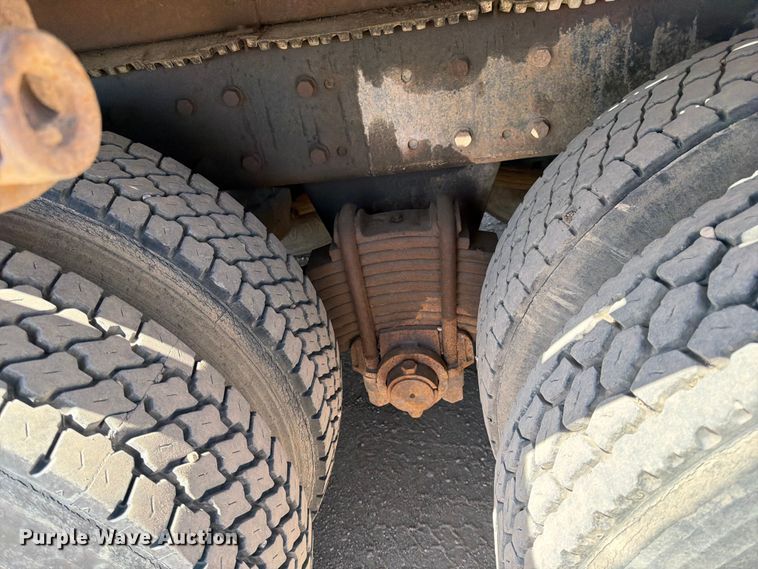 image for item FK0151 1988 Mack RW713 flatbed truck