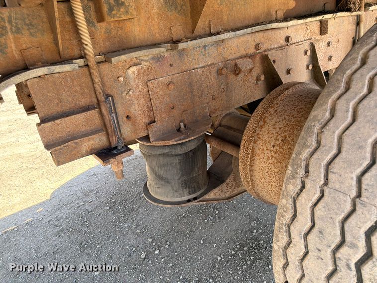 image for item FK0151 1988 Mack RW713 flatbed truck