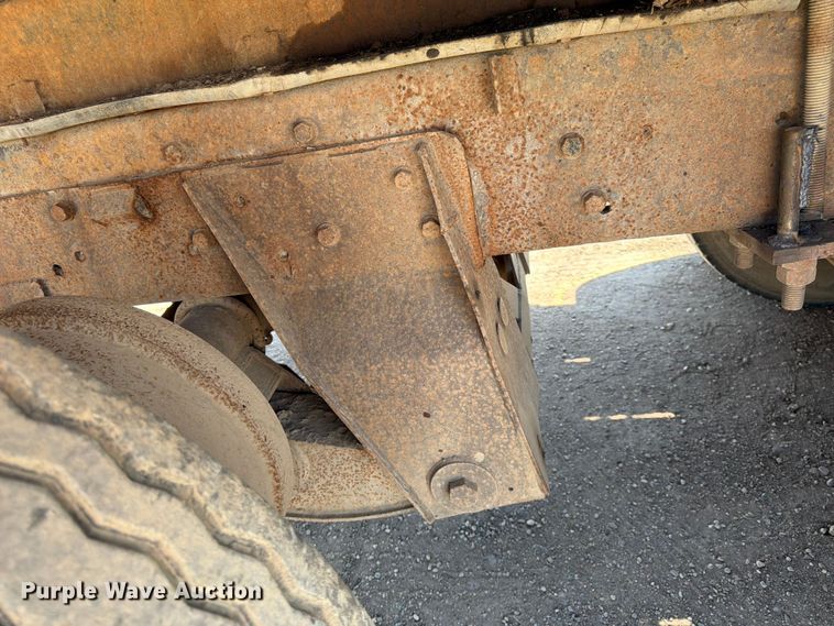 image for item FK0151 1988 Mack RW713 flatbed truck