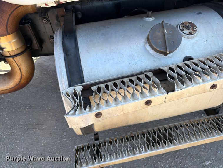 image for item FK0151 1988 Mack RW713 flatbed truck