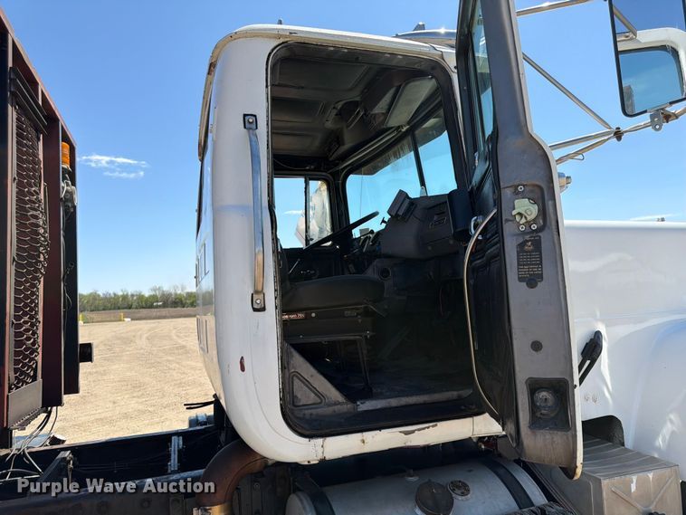 image for item FK0151 1988 Mack RW713 flatbed truck