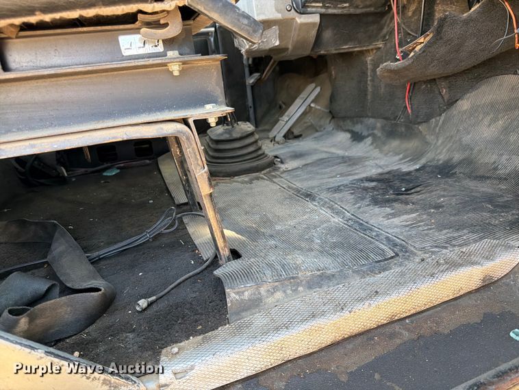 image for item FK0151 1988 Mack RW713 flatbed truck