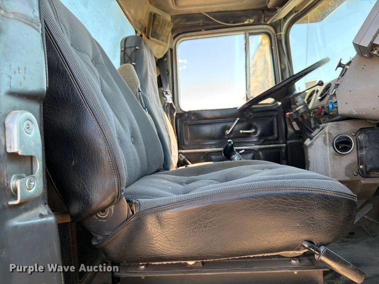 image for item FK0151 1988 Mack RW713 flatbed truck
