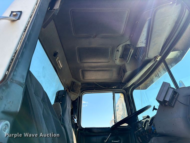 image for item FK0151 1988 Mack RW713 flatbed truck