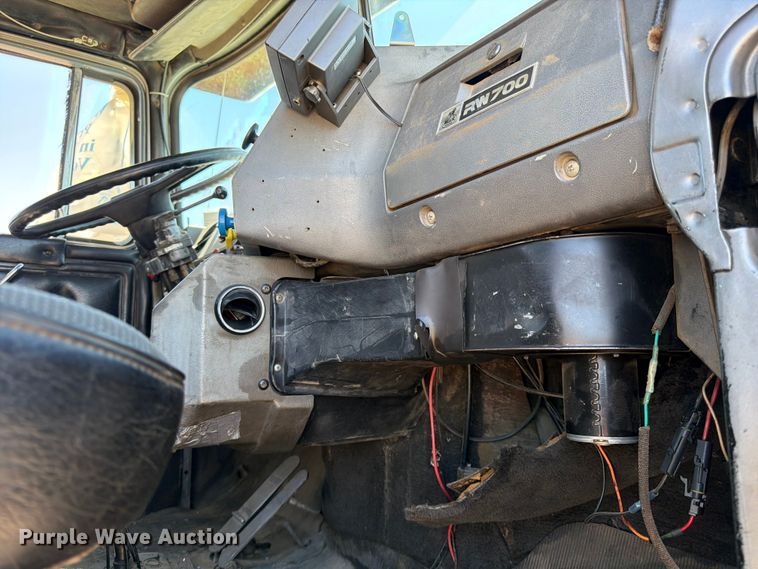 image for item FK0151 1988 Mack RW713 flatbed truck