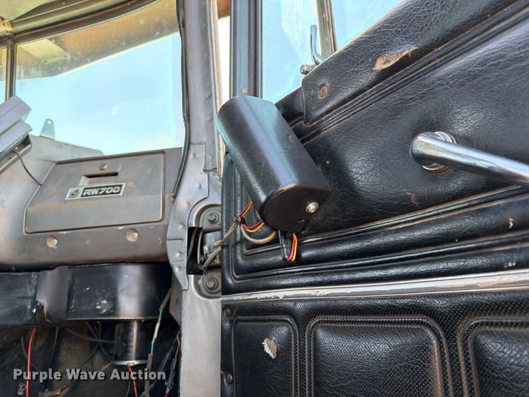 image for item FK0151 1988 Mack RW713 flatbed truck