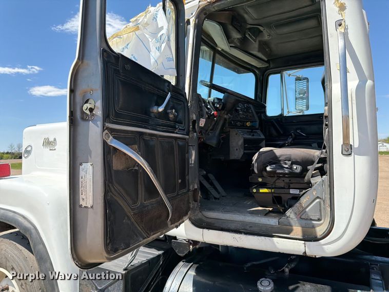 image for item FK0151 1988 Mack RW713 flatbed truck