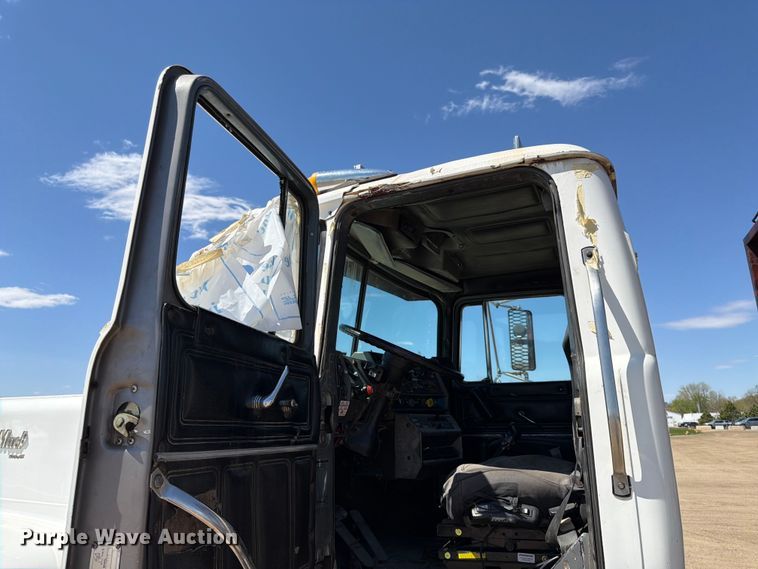 image for item FK0151 1988 Mack RW713 flatbed truck