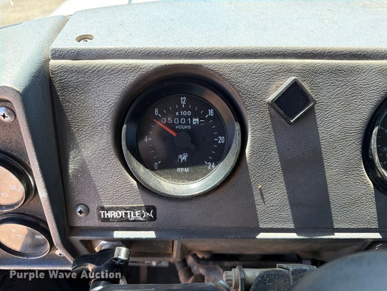 image for item FK0151 1988 Mack RW713 flatbed truck
