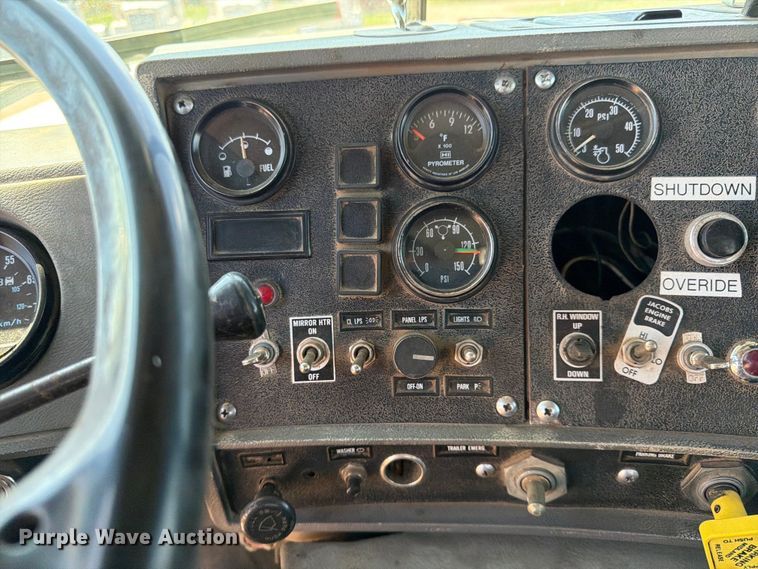 image for item FK0151 1988 Mack RW713 flatbed truck