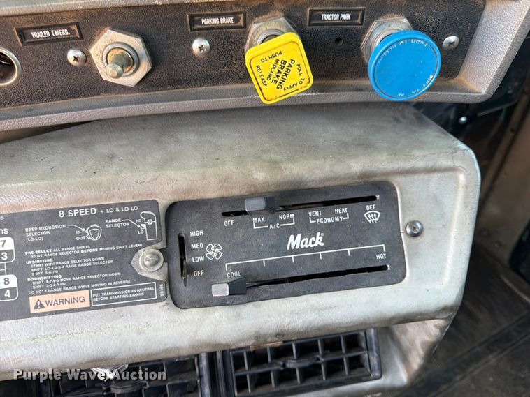 image for item FK0151 1988 Mack RW713 flatbed truck