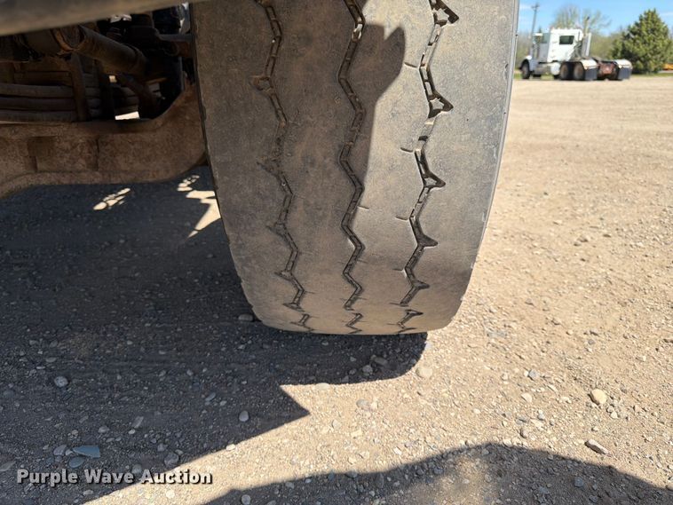image for item FK0151 1988 Mack RW713 flatbed truck