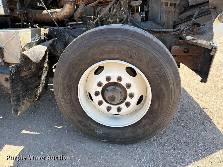 image for item FK0151 1988 Mack RW713 flatbed truck