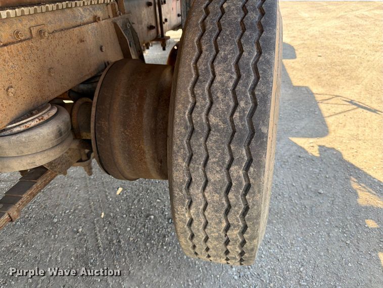 image for item FK0151 1988 Mack RW713 flatbed truck