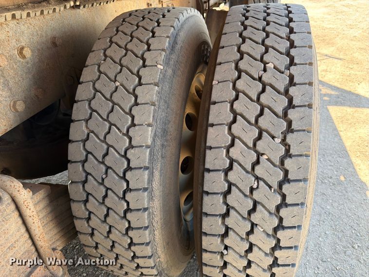 image for item FK0151 1988 Mack RW713 flatbed truck