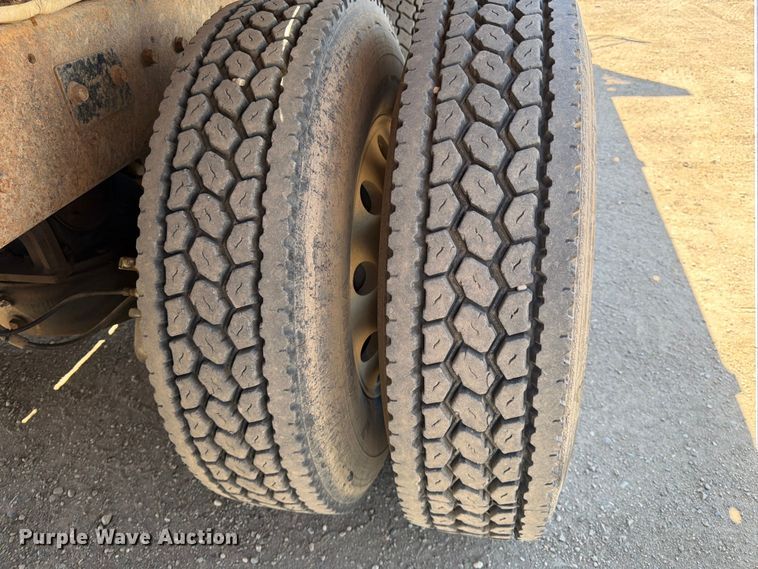 image for item FK0151 1988 Mack RW713 flatbed truck