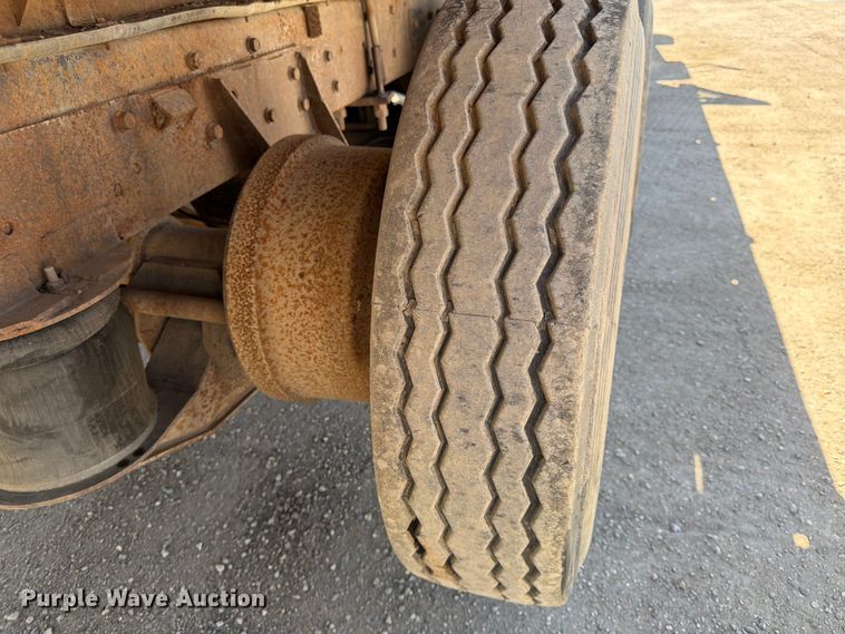 image for item FK0151 1988 Mack RW713 flatbed truck