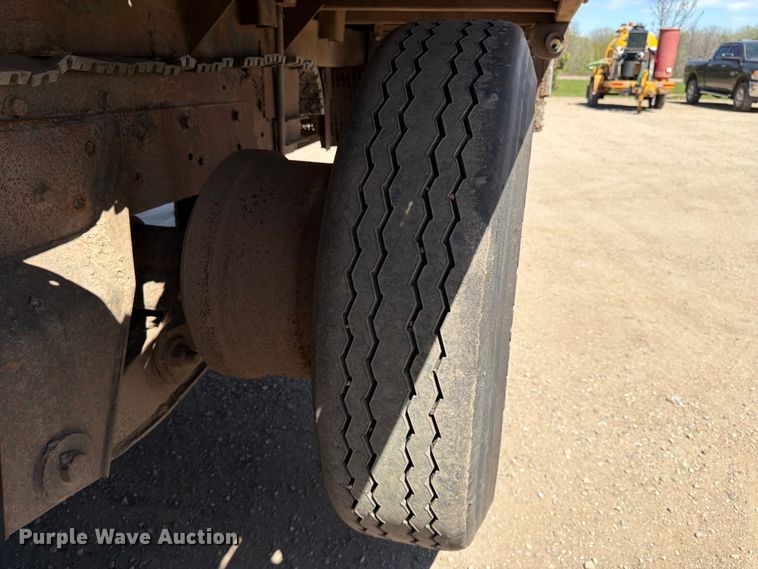 image for item FK0151 1988 Mack RW713 flatbed truck