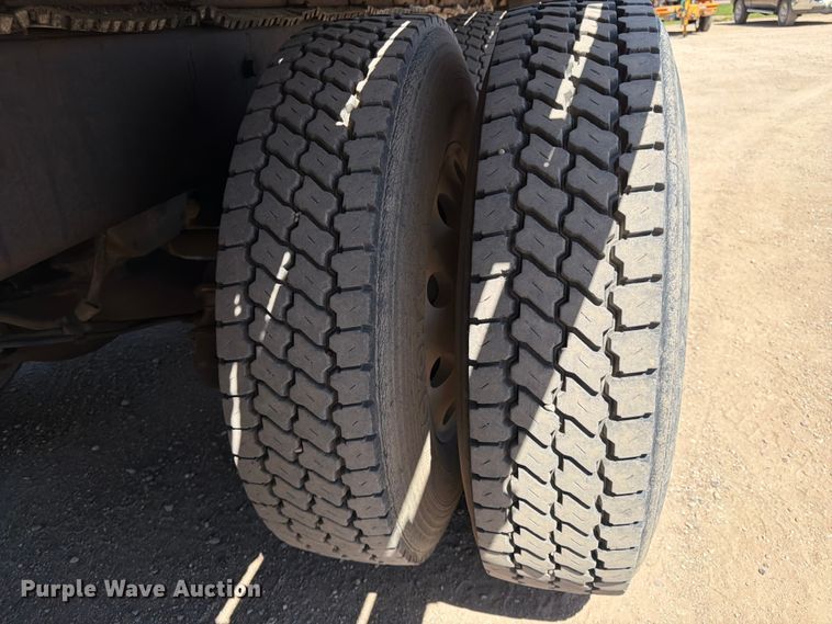 image for item FK0151 1988 Mack RW713 flatbed truck