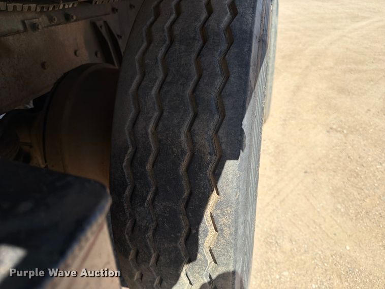 image for item FK0151 1988 Mack RW713 flatbed truck