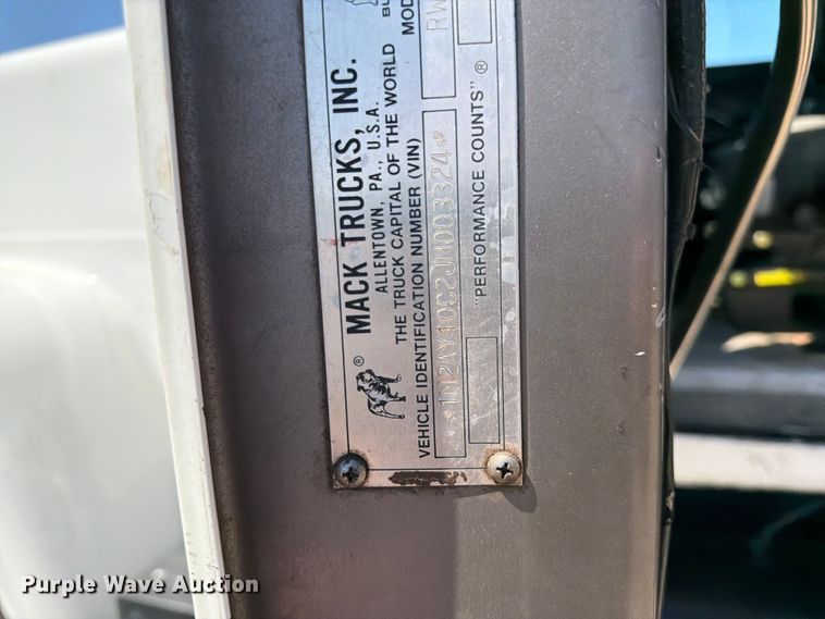 image for item FK0151 1988 Mack RW713 flatbed truck