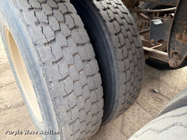 image for item FK0152 1983 Load king 1827-3AXLE bottom dump trailer