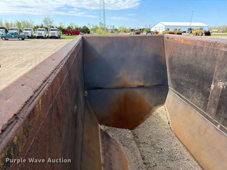 image for item FK0153 1999 R Way bottom dump trailer
