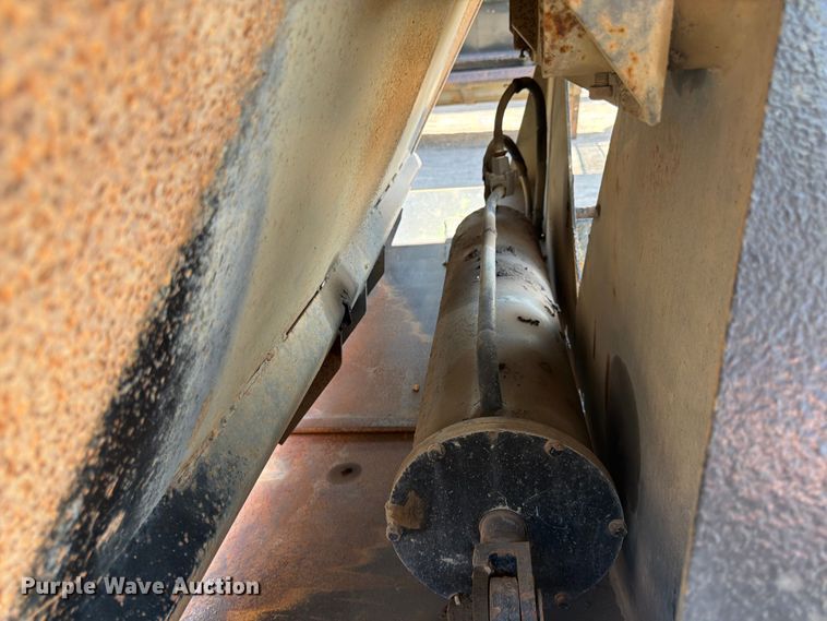 image for item FK0155 1999 R Way bottom dump trailer