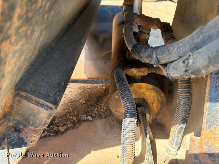 image for item FK0156 1983 Load king 1827-3 AXLE bottom dump trailer