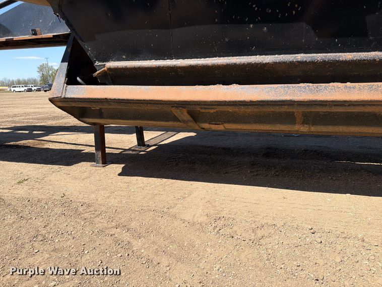 image for item FK0156 1983 Load king 1827-3 AXLE bottom dump trailer
