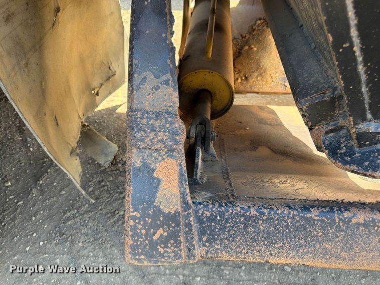 image for item FK0156 1983 Load king 1827-3 AXLE bottom dump trailer