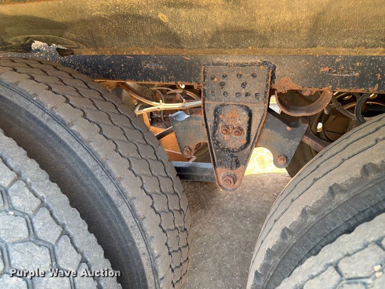 image for item FK0156 1983 Load king 1827-3 AXLE bottom dump trailer