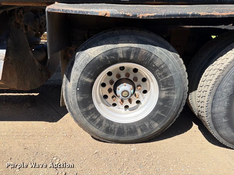 image for item FK0156 1983 Load king 1827-3 AXLE bottom dump trailer
