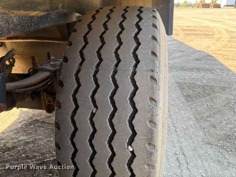 image for item FK0156 1983 Load king 1827-3 AXLE bottom dump trailer