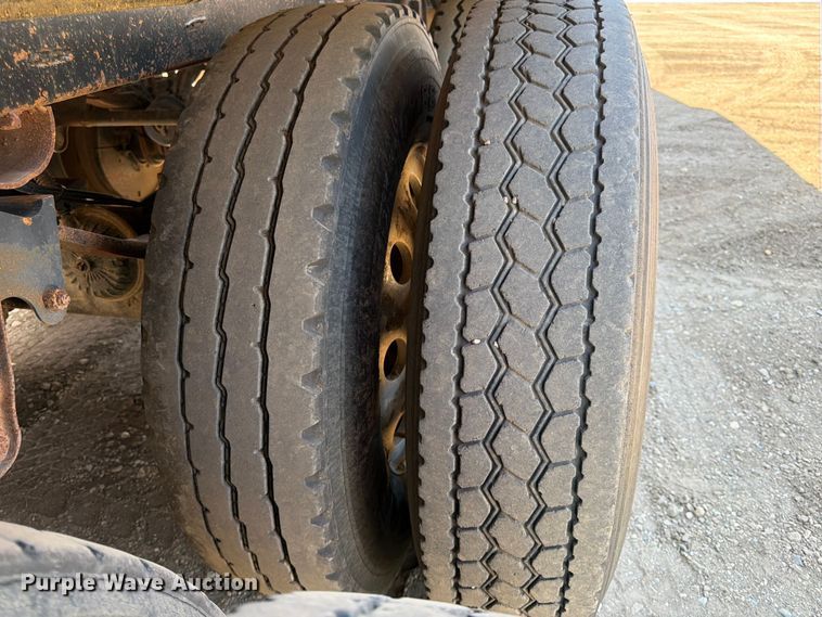 image for item FK0156 1983 Load king 1827-3 AXLE bottom dump trailer