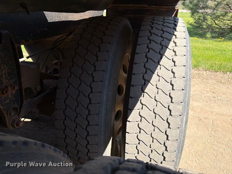image for item FK0156 1983 Load king 1827-3 AXLE bottom dump trailer
