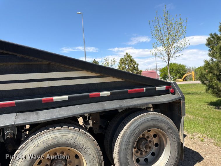 image for item FK0157 1983 Load king bottom dump trailer