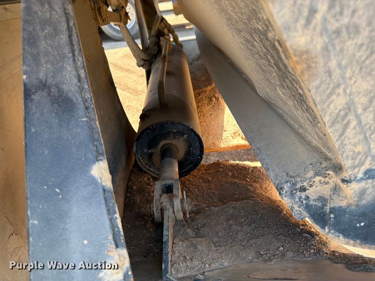 image for item FK0157 1983 Load king bottom dump trailer