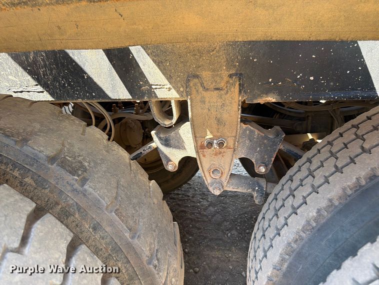 image for item FK0157 1983 Load king bottom dump trailer