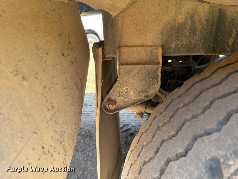 image for item FK0157 1983 Load king bottom dump trailer