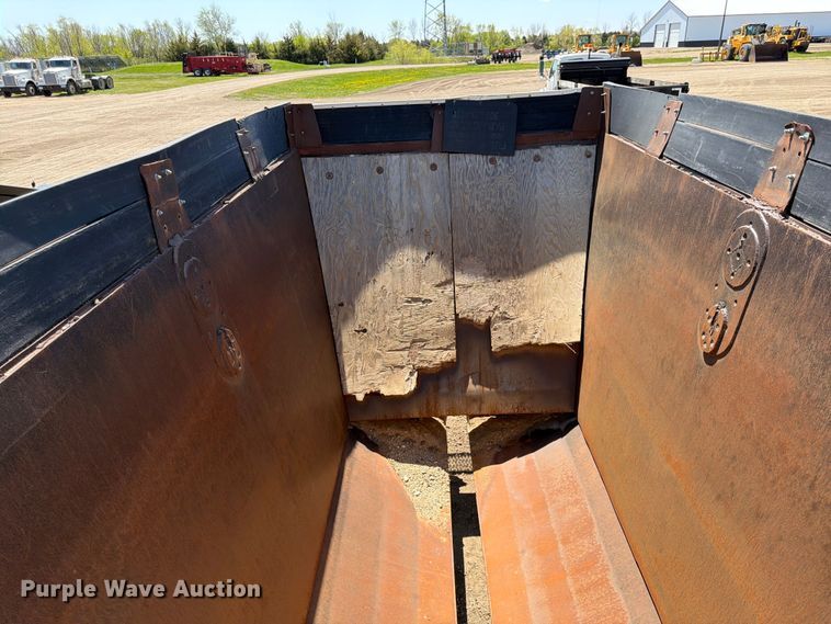 image for item FK0157 1983 Load king bottom dump trailer