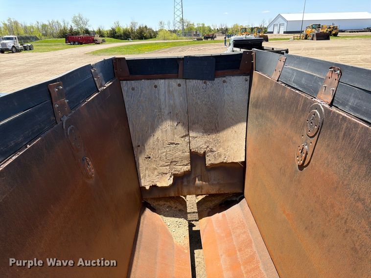 image for item FK0157 1983 Load king bottom dump trailer