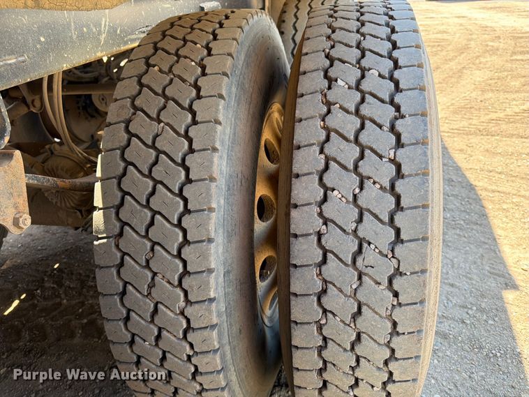 image for item FK0157 1983 Load king bottom dump trailer