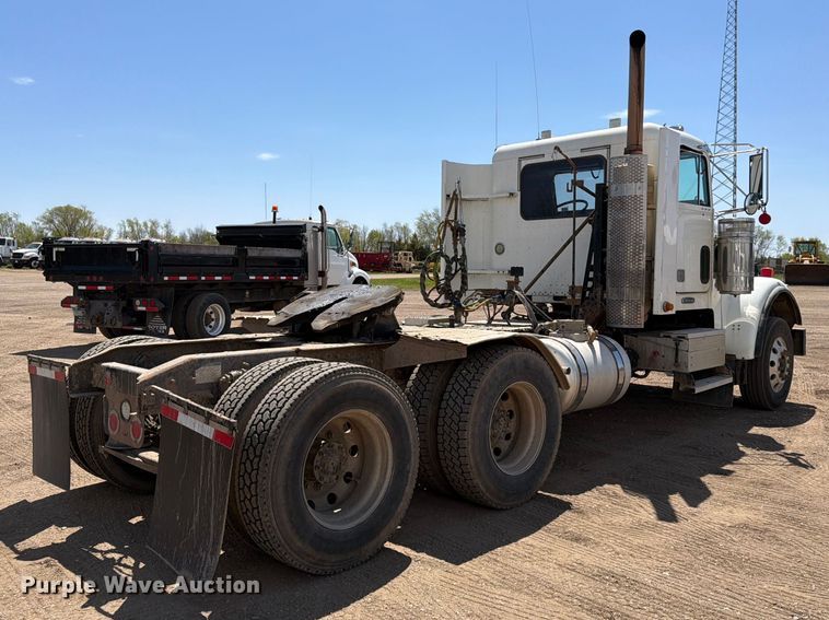 image for item FK0159 2008 Freightliner FLD120 semi truck