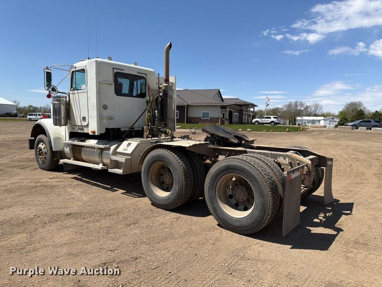 image for item FK0159 2008 Freightliner FLD120 semi truck