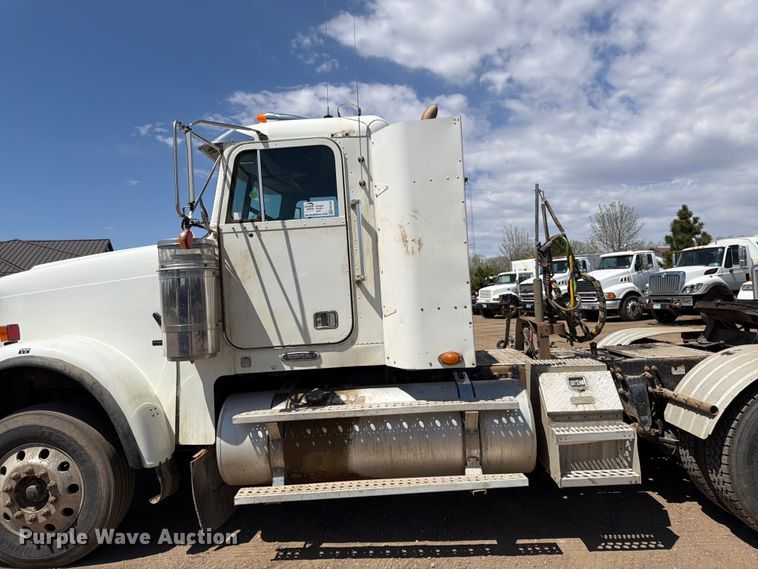 image for item FK0159 2008 Freightliner FLD120 semi truck