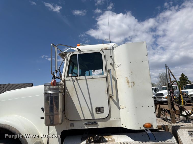 image for item FK0159 2008 Freightliner FLD120 semi truck