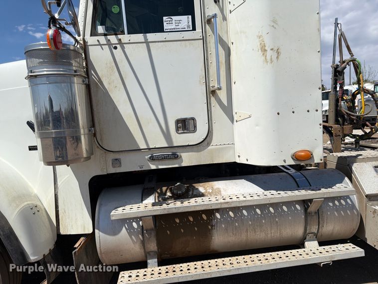 image for item FK0159 2008 Freightliner FLD120 semi truck