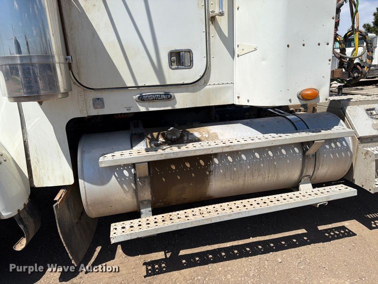 image for item FK0159 2008 Freightliner FLD120 semi truck